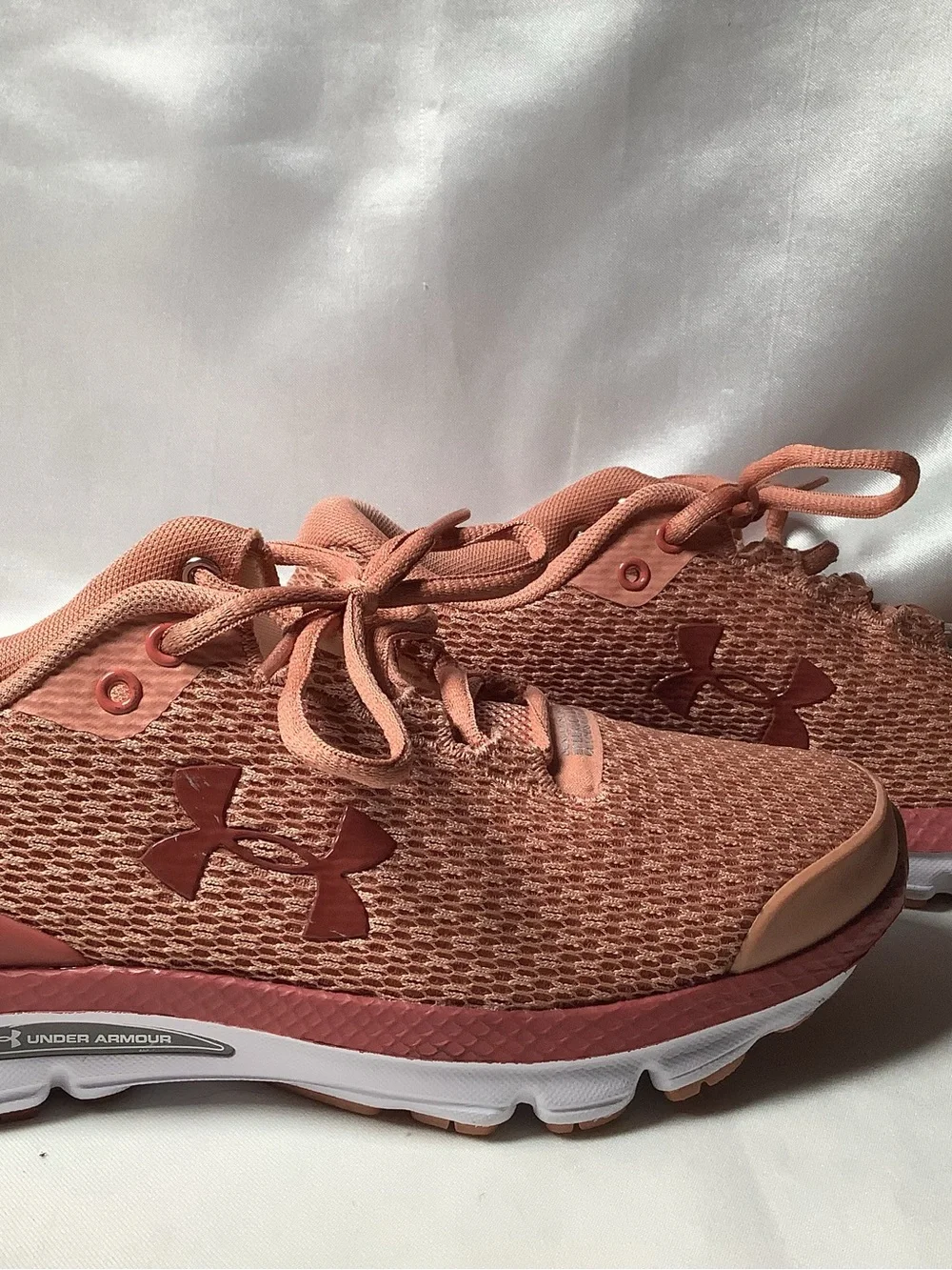 New Under Armour Charged Girls Youth 4.5Y Coral Pink Running Sneakers NWOB